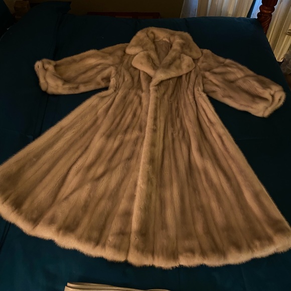 MINK: Tourmaline Authentic Silver Mink, Coat Full Length - Picture 9 of 13